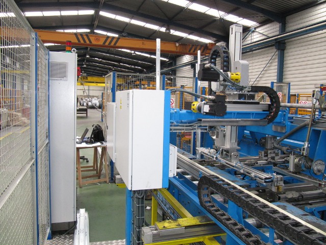 Volteador de perfiles laminados en frío