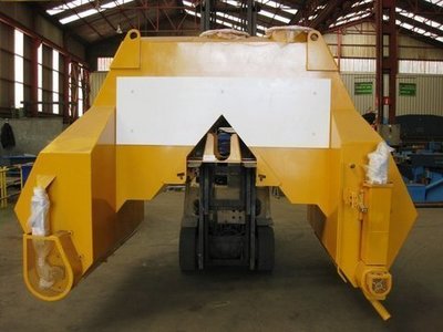 Tolvas dosificadores de materias primas para picado puntual de cubas.